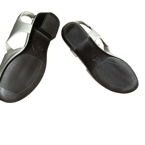 SAS sandals ,women size 10.5 Suntimer Pearl Cream colored,Velcro,comfy,1.5” heel - Picture 7 of 17